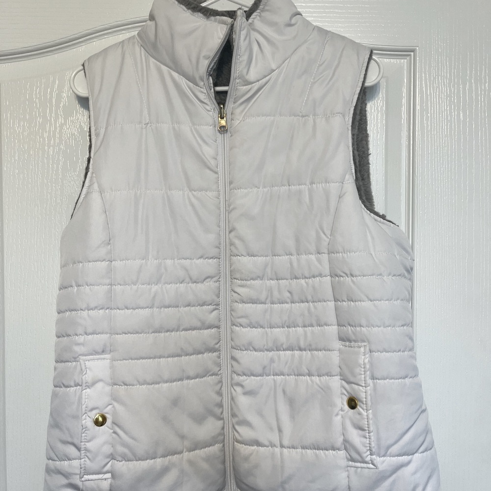 KC Collection Women’s white/gray reversible puffer vest Size L